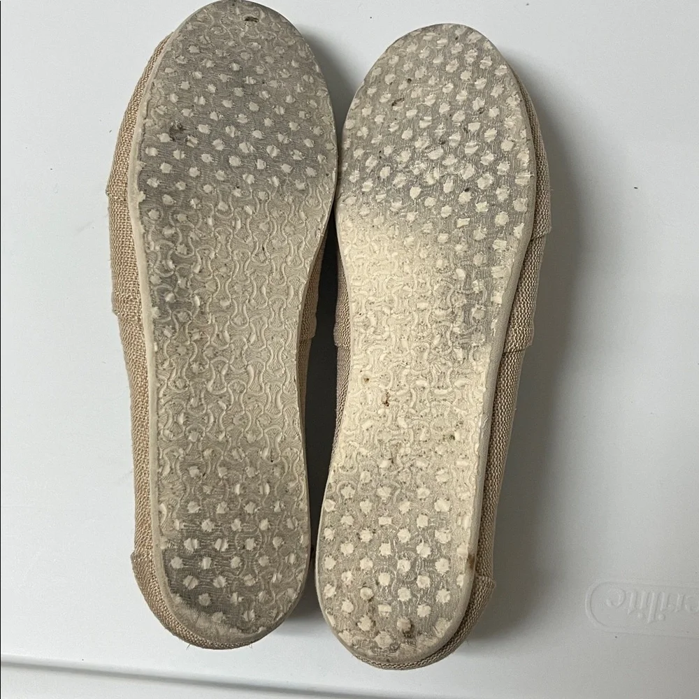 Tan Toms 10, preowned — see pics for condition - Picture 2 of 2